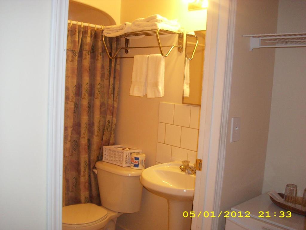 Villa Maria Country Inn Acheson Bilik gambar
