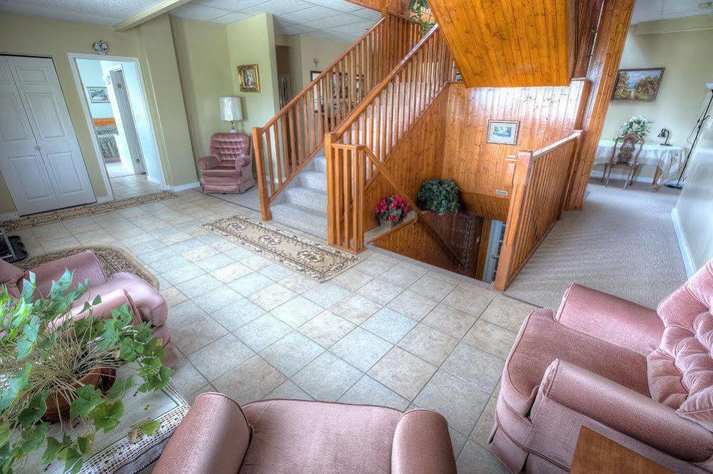 Villa Maria Country Inn Acheson Luaran gambar